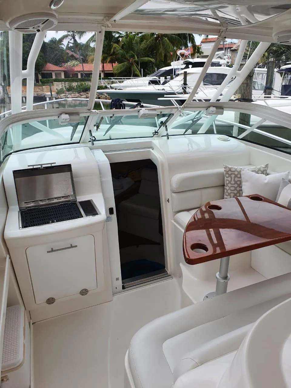 Everglades 35 yacht charter Punta Cana — photo 3
