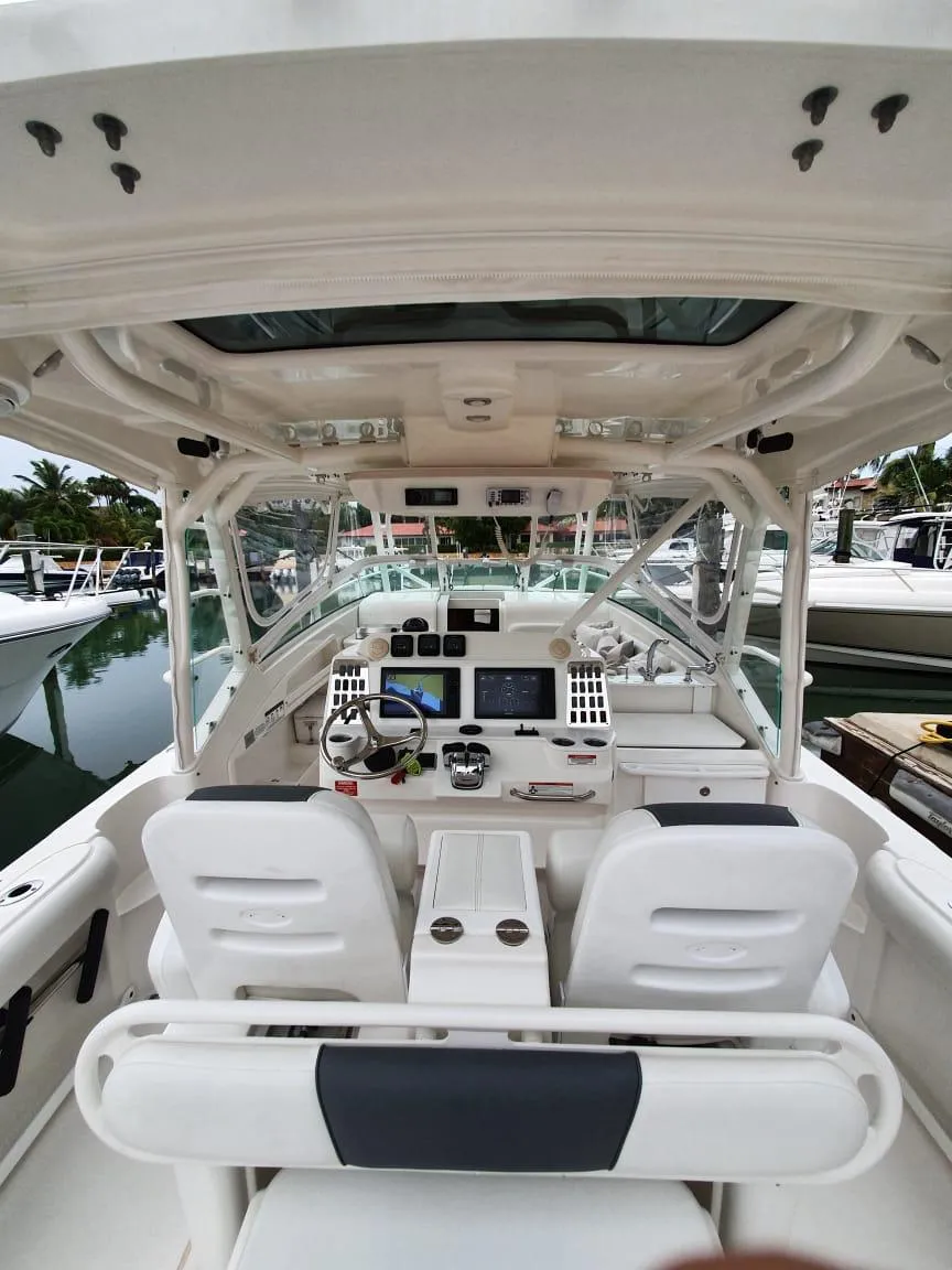 Everglades 35 yacht charter Punta Cana — photo 4
