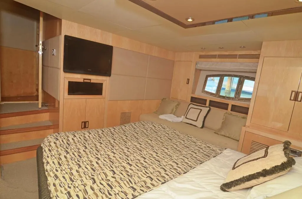 Majesty 56 yacht charter Punta Cana — photo 3