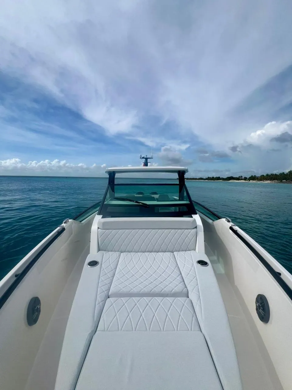 Saxdor 33 yacht charter Punta Cana — photo 2