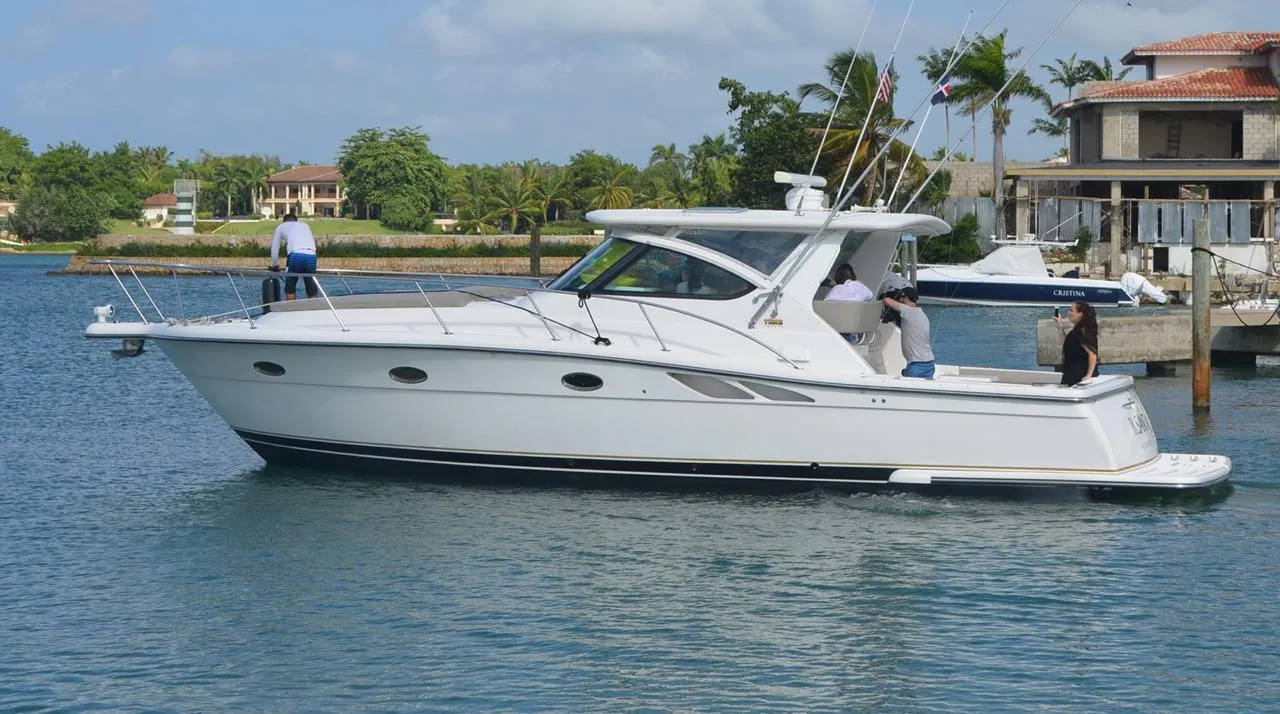 Tiara 38 — Yacht rentals Punta Cana